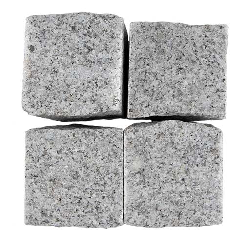 granitpflaster-hellgrau-oberfläche-gestockt